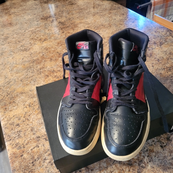 Air Jordan 1 Retro High OG 'Couture' - Picture 7 of 10